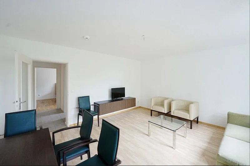 Exklusives Wohnen in begehrter City-West-Lage – stilvoll modernisiert & sofort bezugsfrei — photo 1